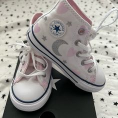 Kids/Toddler White Converse With Pink And Silver Hearts And Stars Detail Size 8 High Top New Never Used Kids Converse Shoes, Glitter Tennis Shoes, Black High Top Shoes, Tie Dye Shoes, Boys Converse, High Top Chucks, Toddler Converse, How To Dye Shoes, Hearts And Stars