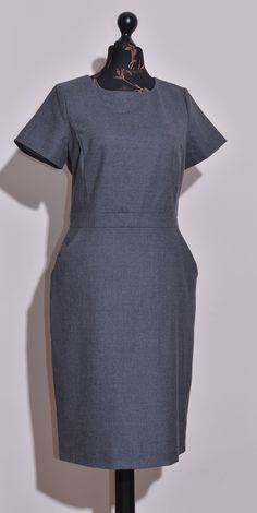 GANT Womens Wool Short Sleeve Grey Dress Lined Zip Back Size UK14 US10 DE40 Measurements: Pit to Pit: 50 cm / 19,7 inch Collar to hem: 100 cm / 39,4 inch  Please check all Size Details and Photos Shipping with tracking number We send item within 1-2 business day after payment Delivery time :    14-21 days for Europe 14-30 days for USA. Australia, Canada : 21-40 days  We have Return and Refund Policy. Any Questions please ask.... Happy bidding and good luck. Fitted V-neck Dress With Pockets, Classic V-neck Career Dresses, Tailored Office Dress With Pockets, Tailored Workwear Dress With Pockets, Classic Knee-length Dress With Fitted Waist, A-line Office Dress With Pockets, Classic Formal Dresses With Pockets, Office Fitted Dress With Pockets, Fitted Office Dresses With Pockets