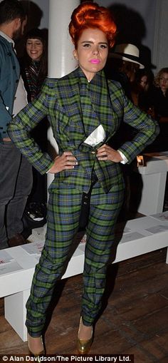 Love Paloma Faith in this tartan Vivienne Westwood suit at London fashion week, Sept. 2013. Vivienne Westwood Suit, Vivienne Westwood Fashion, Lily Cole, Paloma Faith, Eccentric Style, Harajuku Girls, Modern Dance