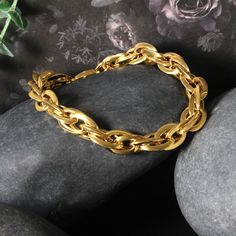 Polished links intricately entwine and form a double oval chain on this gorgeous bracelet made of 14k yellow gold, this beauty measures 7 3/4 inches and comes with a lobster clasp.Product Details: Bracelet Information : Metal : 14K Yellow Gold Chain Type : Singapore Clasp : Lobster Clasp Width : 0.28 in Approximate Weight: Size Weight 7.75'' 7 grams Men Shoes Formal, Link Chain Bracelet, Silver Jewelry Necklace, Zircon Jewelry, Sneaker Jewelry, Clutch Pouch, Yellow Gold Chain, Gorgeous Bracelet, Diamond Pendant Necklace