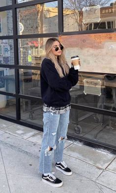 Cinema Outfit Ideas, Euro Outfits, Anna Outfit, 2024 Ootd, Mom Inspo, Book Outfits, Enter Sandman, Ideas Pose, Work Fun