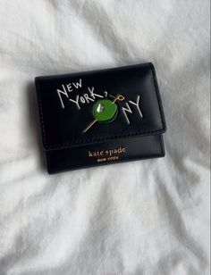 New York Purse, Kate Spade New York Wallet, Cool Wallets Women, Wallet Inspo Aesthetic, Wallets For Women Aesthetic, Cute Wallet Aesthetic, Wallets Aesthetic, Best Wallets For Women, Cool Wallets