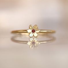 This flower ring we design, inspired by the Mainau Island that is famous for its flowers, will take you to this island when you close your eyes. It is your right to reward yourself with a piece of heaven. Delicate Gold Rings, Gold Rings Minimalist, Minimalist Gold Ring, Gold Stacking Rings, Natural Pearl Ring, Rings Minimalist, Gold Flower Ring, Ring Flower, Women Flower