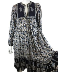 This dress is a true piece of history, with a beautiful block batik print and a bohemian, hippie style. Its 1970s origins bring a touch of nostalgia to any wardrobe, and the dress's originality and reproduction-free status make it a must-have for vintage clothing collectors. Made in India, this dress is a unique addition to any wardrobe, and its beautiful colours and print makes it an eye-catching piece. 🖤🖤 Vintage  🖤🖤 Measurements BEST FIT UK size : S-M (Shown on size 8 Mannequin) clipped t Bohemian Hippie Style, Simple Dress Pattern, Batik Print, Simple Dress, Batik Dress, Batik Prints, Bohemian Hippie, Beautiful Colours, Hippie Style