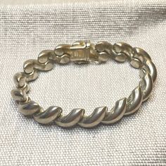 Heavy - 36.8g, large San Marco link silver bracelet. In excellent condition, measures 7.25", stamped 925 Italy. San Marco, Chain Link Bracelet, Womens Jewelry Bracelets, Link Bracelets, Macaroni, Chain Link, Silver Bracelet, San Francisco, Jewelry Bracelets