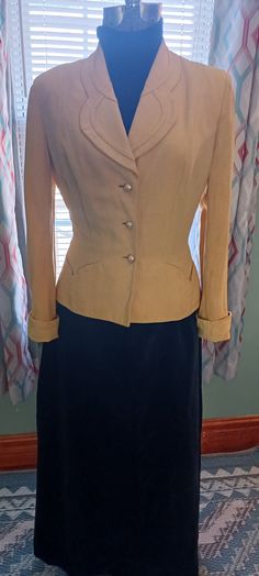 Sacony Palm Beach , Yellow suit jacket , has shoulder pads, and square pearls buttons. Small/meduum. Measurance is: chest pit to pit, 18", waist 14" across, shoulder 15". Good condition. Fitted Semi-formal Blazer With Gold Buttons, Fitted Blazer With Gold Buttons For Semi-formal Occasions, Elegant Fitted Blazer With Gold Buttons, Fitted Office Blazer With Covered Buttons, Fitted Blazer With Gold Buttons For Work, Elegant Workwear Blazer With Pearl Buttons, Fitted Button-up Blazer With Gold Buttons, Classic Notch Lapel Skirt Suit With Buttons, Fitted Blazer With Gold Buttons, Button-up