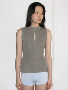 Knitted sleeveless top with zip and silicone label details. Textured Tops Women, Knitted Sleeveless Top, Sustainable Fashion Designers, Outfit References, Paloma Wool, Clothing Pieces, Knit Fashion, Paloma, Workout Tops