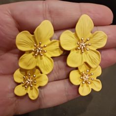 Brand New With Tags Reasonable Offers Accepted Bundle & Save Pet Free Smoke Free Home Yellow & Gold Flower Drop Earrings Any Questions Feel Free To Ask Me Have A Nice Day & Happy Shopping Flower Drop Earrings, Brand Jewelry, Gold Flower, Yellow Flower, Gold Flowers, Have A Nice Day, No Brand, Nice Day, Mustard Yellow