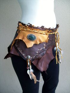 Gypsie Pouch by Xavietta on DeviantArt Utility Belt, Belt Pouch, Fantasy Costumes, Fairy Costume, Leather Projects, Hip Bag, Larp, Kolkata