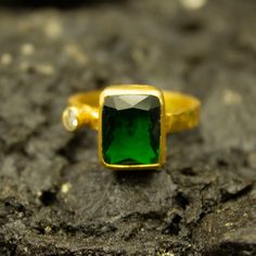 Emerald Ring Gold | 24K Gold Plated | Green Minimalist Silver Ring | Hammered Statement Ring | Solitaire Emerald Ring | Bridesmaid Gif Handcrafted hammered ring Metal : 925 Sterling Silver Plating : 24K Gold Plated Band Width : 3 mm Gem Stone : Lab created Emerald / Topaz Gem Size : 7.5x7.5 mm / 3 mm Ring Weight : 3.50 grams Ring Size : US 6 (The size you want is made for free). (We used the US standard sizing) **Custom Orders is Made** As pellada family, we will be happy to help you if you cont Elegant 22k Gold Green Ring, Elegant Green 22k Gold Rings, Minimalist Silver Ring, Green Minimalist, Smaragd Ring, Hammered Jewelry, Green Emerald Ring, Emerald Ring Gold, Hammered Ring