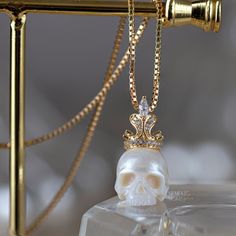 💀CUSTOM made to order Every single piece is hand-carved for the order. Please notice that every skull piece is unique and may have a slightly different shape  💀PEARLS:  Genuine White Freshwater Pearl  Ranging in size, from 10mm to 12mm.  💀NECKLACE : 14Kt Yellow Gold Filled - Box Chain 1mm 18 - 24 inches 925 Sterling Silver - Box Chain 1mm 18 - 24 inches 💀Crown Metal: 14k Yellow Gold Vermeil (Gold over Silver) 925 Sterling Silver 💀 Authentic Metal Quality Guaranteed! Rest assured that all the metal qualities mentioned in the description are accurately represented. Occasionally, due to the small size of the product, a hallmark may not be stamped onto the item. You can verify the authenticity of the metal at any local jewelry store. We prioritize transparency to ensure you receive the qu Pearl Skull Necklace, Luxury Skull Ring As Gift, Skull-shaped Bone Jewelry For Gifts, Luxury Skull Jewelry For Gifts, Skull Shaped Bone Colored Jewelry For Gifts, Luxury Skull Shaped Jewelry For Gift, Bone Color Skull Jewelry For Gifts, Bone-colored Skull Jewelry For Gift, Luxury Engraved Skull Jewelry