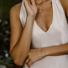 Our Pippa Pearl Bracelet is dainty + modern! What do we love about it? The tiny pearl accents add just a touch of traditional style in a modern way! This bracelet is perfect for any bridal event but can also be worn any time of the year or for any occasion which makes this the perfect gift! BRACELET FEATURES Materials: Brass, 14K Gold, Rhodium, Faux Pearl Finish: Choice of Yellow Gold or Rhodium Plating Dimensions: 6.5" with a 2" extender (can be worn up to 8.5") 14K gold-filled or sterling silv Dainty Gold Bracelet, Gift Bracelet, Bridal Event, Freshwater Pearls Earrings, Chain Extenders, Bohemian Necklace, Yellow Gold Chain, Pretty Earrings, Pearl Chain