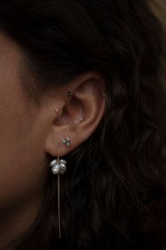 Pearl Cloudburst Threader – WWAKE Pearl Tattoo, Constellation Piercings, Sheila Hicks, Double Ear Piercings, Classic Pearl Earrings, Feminist Artist, Cute Ear Piercings, Ear Style, Earrings Aesthetic