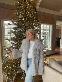 Why we love it: the most gorgeous coat we've ever laid eyes on faux-fur oversized, STUNNING FIT fully lined and insanely cozy actually warm style is casual will denim + ugg or DRESS IT UP goes with all your holiday outfits Sizing: S/M: 00-6 M/L: 8-12 Runs oversized, Haidyn is 5'5 and wearing a size S/M. Chic Faux Fur Winter Coat, Chic Winter Faux Fur Coat, Chic Winter Fur Coat With Faux Fur Lining, Oversized Cozy Fur Coat For Cold Weather, Oversized Cozy Fur Coat For Fall, Oversized Faux Fur Coat For Fall, Oversized Faux Fur Lined Coat For Fall, Oversized Fur Coat With Faux Fur Lining For Fall, Spring Cozy Fur Coat With Faux Fur Lining