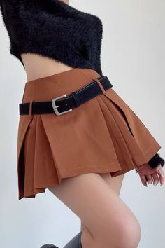 Outfits Mujeres, Paige Matthews, Belt Mini Skirt, Cute Mini Skirt Outfits, High Waisted Short Skirt, White Silk Dress, Belted Mini Skirt, Korean Fashion Outfits, Outfits Spring