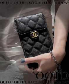 Discover the Chanel High-Fashion Lady Phone Pouch with Handbag Strap at Easy-Cases. Featuring luxurious design and versatile usage, this pouch is perfect for stylish protection and convenience. Compatible with a variety of smartphones. Chanel Phone Case, Samsung Note 20 Ultra, Phone Case Samsung, Chanel Collection, Chanel Logo, Note 20 Ultra, Fashion Lady, Phone Pouch, Luxurious Design