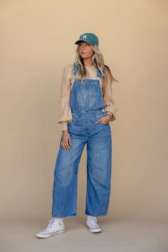 Out Of The Blue Barrel Overalls – ROOLEE Casual Overall Outfits, Overall Outfits Fall, Overalls Outfit Fall, Jean Overall Outfits, Athleisure Mom, La Baseball Cap, Overall Outfits, Mom Accessories, Overall Outfit