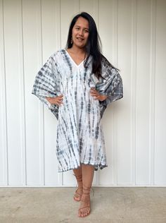 Embrace the gentle waves and sunny shores with our quality semi sheer gauze cotton kaftan. This versatile midi-length kaftan falls gracefully below the knees , making it the perfect beach dress or cover up. Crafted from light and airy double gauze cotton, it's your essential for a night on the town, a day by the sea, or just running errands. Cotton Kaftan Dress, White And Black Dress, Cotton Kaftan, Black Tie Dye, Double Gauze, Kaftan Dress, Tie Dyed, Beach Dress, Black Tie