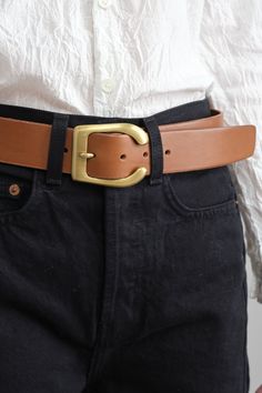 Made from aged solid brass, this 1.5" wide tan belt features a statement brass B5 buckle, adding a touch of sophistication to any outfit. With high quality 4mm Italian leather, this hand-tooled and hand stitched belt is the perfect combination of style and durability. Cool Belts, Turquoise Purse, Tan Belt, Belt Style, Buckle Belt, Fashion Fits, Leather Belts, Leather Bags, Vegetable Tanned Leather