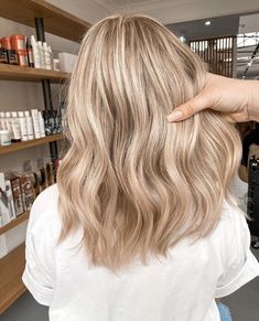 Kadeřnické Trendy, Blonde Hair Inspiration, Blonde Hair Looks, Hair Shades, Brown Blonde Hair, Penteado Cabelo Curto, Short Blonde Hair