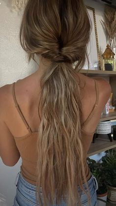 Summer Girl Hairstyles, Travel Hair Styles, Country Festival Hair, Summer Hairstyles Claw Clip, Hairstyles For Long Hair For Work, Livestock Show Hairstyles, Summer Easy Hairstyles, Hair For Beach, Show Hairstyles Livestock