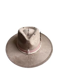 Our Fonte Tulum hats have a classic full length brim of 9 cm, wich perfectly shades the face from the summer sun. Each piece is unique due its artisanal elaboration. The magical hands of the artisans unite with the current vision of our designs. From Tulum to the world. Sizes: M: Circumference is 56-58cm and fits most head sizes. L: Circumference is 60-62cm. Both sizes include an adjustable string inside for a secure fit. Wide Brim Felt Hat For Summer Rodeo, Summer Brimmed Felt Hat For Rodeo, Summer Rodeo Brimmed Felt Hat, Summer Felt Hat For Rodeo With Brim, Summer Rodeo Felt Hat With Brim, Artisan Straw Hat With Adjustable Curved Brim, Artisan Straw Hat With Curved Brim And Adjustable Fit, Country Style Short Brim Top Hat For Summer, Country Style Summer Top Hat With Short Brim