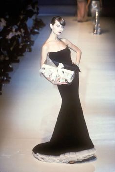 Moda Aesthetic, Mode Kawaii, Runway Fashion Couture, Vintage Runway, Dior Dress, Runway Outfits, Doutzen Kroes