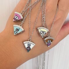 This adorable and fun set of pizza necklaces is the perfect gift for best friends.Each necklace features a cute cartoon pizza pendant.representing the bond and friendship between your group of five besties.It's a lovely way to celebrate birthdays or any special occasion with your closest friends.These handmade necklaces are made from high quality materials and come in a set of 5. So each friend can have their own special piece.Whether you're throwing a pizza themed party or just want to show off 5 Person Friendship Necklaces, Friendship Necklace For 4 Best Friends, Besties Matching Necklaces, Best Friend Jewelry For 5, Necklaces For Besties, Bff Necklaces For 5, Friendship Necklaces For 5 Friends, Matching Bff Jewelry, Friendship Necklaces For 5