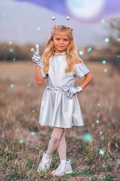 Space Girl Kostüm, Kids Alien Costume, Girl Alien Costume, Space Girl Costume, Antenna Headband, Alien Halloween Costume, Star Tights, Old Halloween Costumes, Space Costumes