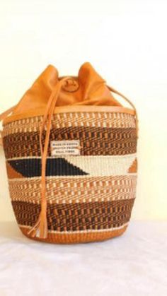 Difficulty: Medium

 

Sisal fiber 
 • Leather Beach Bags, Beach Picnic, Summer Picnic, Picnic Basket, Decorative Wicker Basket, Sling Bag, Beach Bag, Beach Outfit, Travel Bags