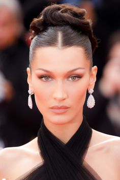 Premier Hairstyle, High Cheekbones Hairstyles, Premiere Hairstyles, Cannes Hairstyles, Bella Hadid Updo, Redcarpet Hairstyles, Bella Hadid Hairstyles, Bella Hadid Face, Bella Hadid Hairstyle