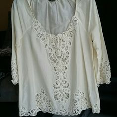 Body: 78% Cotton 22% Silk Decoration: 100% Polyester Cream V-neck Top With Crochet Trim, Casual Lace Blouse With Lace Work, Casual Lace Blouse With Lace Trim, Casual Lace Trim Blouse, Casual Lace Patchwork Blouse For Vacation, Spring V-neck Blouse With Crochet Lace, Spring Lace Patchwork Tops For Day Out, Chic V-neck Blouse With Crochet Trim, Casual Blouse With Crochet Lace