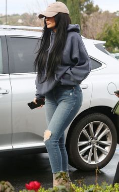 KylieJenner Hypebeast Streetwear, Streetwear Sneakers, Streetwear Male, Kylie Jenner Style, Skate Wear, Vintage Streetwear, Fashion Articles, Urban Wear, Sneakers Outfit