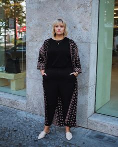 Kimono feminino: 50 visuais com essa peça super estilosa! Plus-koon Muoti, Plus Size Outfit Inspiration, Chubby Fashion, Look Plus Size, Support Each Other, Inspiring Women, Amazing Day, Plus Size Fashion For Women