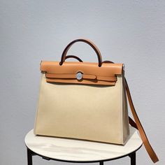 Hermes entry-level cloth bag herbag 31cm
Choose it for casual and versatile commuting 
Lightweight, easy to wear, handsome and casual Lv Purse, Lv Shoes, Lv Belt, Lv Handbags, Lv Wallet, Basket Bag, Hermes Bags, Hermes Bag, Cloth Bags