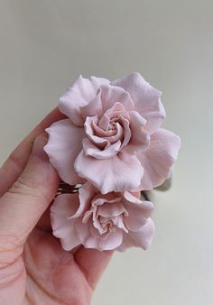 Handmade roses hair comb. Made by me. Custom order - any color. Rose Headpiece, Bridal Hairpiece, Bridal Roses, Bridal Hair Accessory, Vintage Fans, Rose Hair, Bridal Hair Pieces, Ceramic Flowers, Hair Ornaments