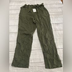 H&M Pants Tapered Ruffled Belted Waist Green Women Size 4 Nwt Casual Rayon Bottoms For Work, Casual Rayon Bottoms For Fall, Casual Solid Color Pants With Ruffles, Casual Rayon Bottoms With Ruffles, Summer Workwear Rayon Pants, Casual Rayon Workwear Bottoms, Casual Ruffle Bottoms In Rayon, Casual Belted Ankle-length Pants, Spring Relaxed Fit Pants With Paperbag Waist