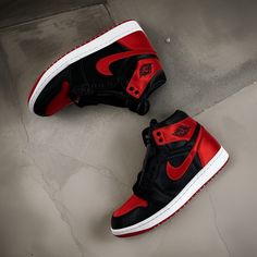 Air Jordan 1 High Og "Satin Bred" Brand New Never Worn ! Size : 10.5 Men / 12 Women Satiny Shine And Iconic Colorsthat's A Wardrobe-Worthy Combo. On A Classic Shoe. And In Women's Sizing For The First Time. Need Any More Reasons To Treat Yourself? We Didn't Think So. Benefits Textile Upper Gives You A Satiny Take On The Classic Aj1. Rubber Outsole Is Durable And Gives You Traction On A Variety Of Surfaces. Nike Air Technology Absorbs Impact For Cushioning With Every Step. Product Details Wings L Hype Shoes Men, Shoes You Need, Jordan 1 Outfit Men, Nike Air Jordan Shoes, Nike Fashion Shoes, Pretty Shoes Sneakers, Jordan Shoes Retro, All Nike Shoes, Nike Shoes Jordans