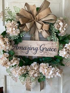 a wreath that says amazing grace on it