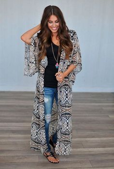 Stile Hippie Chic, Summer Casuals, Summer Vogue, Kimono Styles, Gilet Kimono, Kimono Outfits, Casually Chic