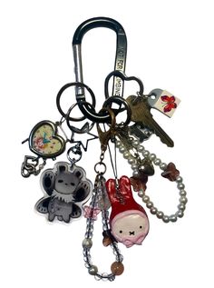 Cluster Keychain, Bag Accessories Keychain, Purse Charms Diy, Keychain Aesthetic, Group Crafts, Decorated Bags, Inside My Bag, Carabiner Keychain, Bag Pins