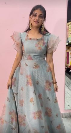 Organza Dress Stitching Ideas, Floral Chudidar Designs, Hands Models For Frocks, Organza Dress Hands Design, Frock Sleeves Designs For Women, Hands For Frocks, Orangza Dress, Sleeve Design For Frock, Frock Hands Models