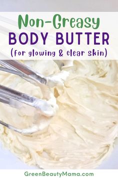 DIY Non-Greasy Whipped Body Butter Recipe with Vanilla & Tangerine - greenbeautymama.com Homemade Whipped Body Butter, Body Lotion Recipe, Whipped Lotion Recipe, Diy Body Butter Recipes Non Greasy, Non Greasy Body Butter Recipe, Body Butters, How To Make Body Butter, Whipped Body Butter Recipe, 3 Ingredient Body Butter