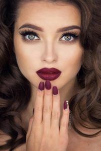 Winter Make Up, Burgundy Lips, Best Red Lipstick, Red Lipstick Makeup, Dark Red Lips, Wedding Makeup For Brown Eyes, Red Lip Makeup, Makeup Hairstyle, Braut Make-up