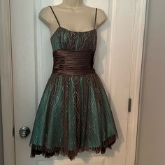 Style 10126, Nwt, Short With Beautiful Overlay. Coro Dresses Short, Homecoming Dresses 90s Inspired, 2000s Dresses Formal, 2000s Hoco Dress, 90s Hoco Dresses, Ava Core, Clothes Makeover, Dresses 90s, Ghost Aesthetic