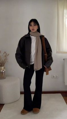 Japan Autumn Outfit, Scandi Style Fashion, Winter Inspo Outfits, Autumn Ootd, Japan Autumn, Ootd Korean Style, Simple Winter Outfits, Disneyland Outfits