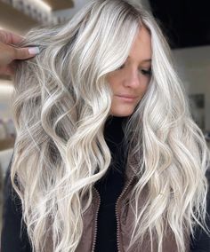 Partial Platinum Highlights, Platinum Blonde Dimensional Hair, Platinum Partial Highlights, Platinum Blonde Partial Highlights, Platinum Blonde With Lowlights, Alt Platinum Blonde Hair, White Ombre Hair, Colored Hairstyles, Ice Blonde Hair