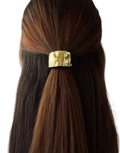 Add a polished touch to your style with this shiny brass ponytail hook hair clip. Our cuffed metal hair clips, available in gold and silver plated options, are ideal for people with long and thick hair or for flashy hair buns made by fluffing. Try this flashy, shiny cuffed ponytail hair clip on bridal hair or at a party, the choice is yours :) ITEM DETAILS Length from top to bottom: 3 cm Half moon diameter: 10 cm  Weight: 17 grams SHIPPING REMINDER: If there is a special situation or day that re Half Up Half Down Accessories, Gold Hair Cuff, Gold Ponytail Cuff, Ponytail Hair Clip, Aw 2024, Hair Cuff, Metal Wedding, Hair Cuffs, Gold Hair Clips