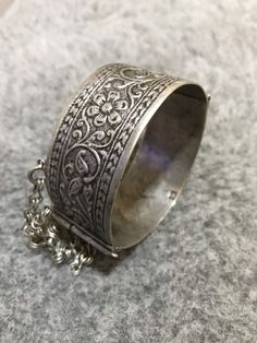 Very beautiful Moroccan silver berber bracelet from Essaouira adorned with floral design. This old bracelet have been made in mid-20 th century. Light weight, can be worn all the time. Width : 2,7cm Inner Diameter : 6cm Weight : 55,6g Traditional Filigree Bracelets For Festivals, Silver Bracelets With Tilla, Traditional Ceremonial Filigree Bracelets, Traditional Filigree Bracelets For Ceremonial Use, Traditional Filigree Cuff Bracelet Bangle, Traditional Filigree Cuff Bangle Bracelet, Bohemian Heavy Round Bracelet, Handmade Traditional Sterling Silver Bracelet, Bohemian Silver Bracelets With Intricate Design