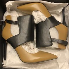 Nwt In Box Never Worn Kenneth Cole Mew York Women Bon-Net Formal Dress Pump Shoe Leather Luxury High Heel Court Shoes With Buckle Closure, Fall Dress Shoes, Black Elegant Shoes, Cute Fall Shoes, Jimmy Shoes, Laced Up Heels, Oxford Pumps, Zipper Heels, Stunning Shoes